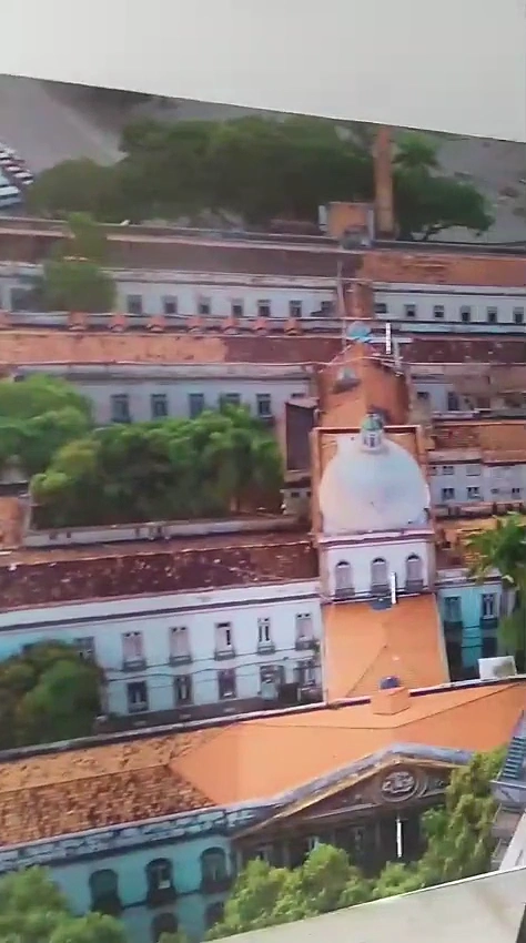 Vídeo de letreiros internos e aplicação em acrílico.